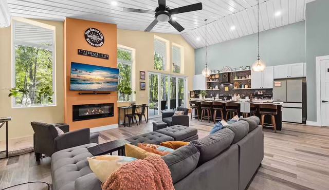 Luxury Riverfront Retreat, just 2 miles from downtown High Springs! in High Springs