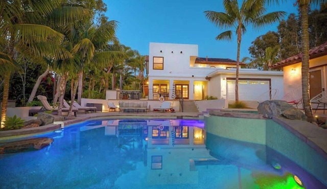 Luxury Sanctuary Retreat-Heated pool-Hot tub-Volleyball