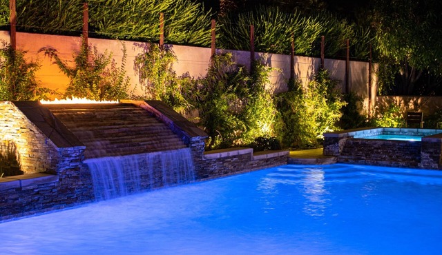 Luxury Villa - Movie Colony, Priv Pool, Walk to DT
