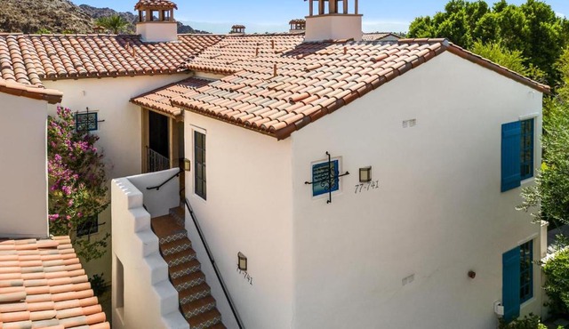 LV216 Upstairs 2 Bedroom Legacy Villas Lock-Off