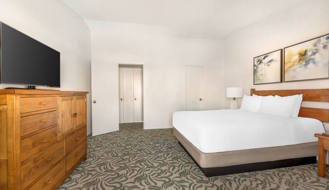 Make Your Trip More Enjoyable! Four Comfortable Units, Pool, Onsite Game Room!