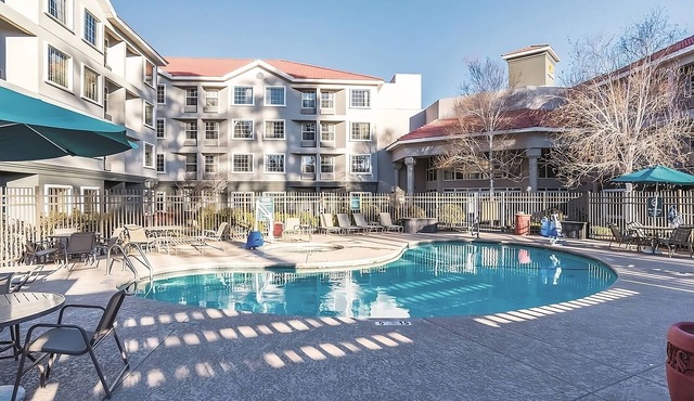 Making The Best Memories Along The Way! 2 Convenient Units, Free Parking