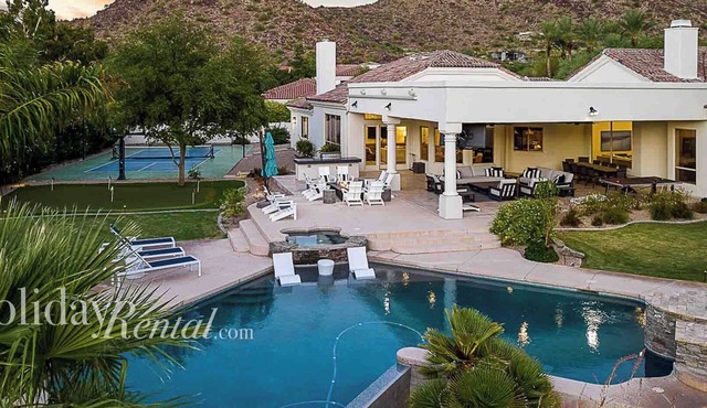 Manor Retreat - Pool, Spa & Pickleball Villa in Paradise Valley