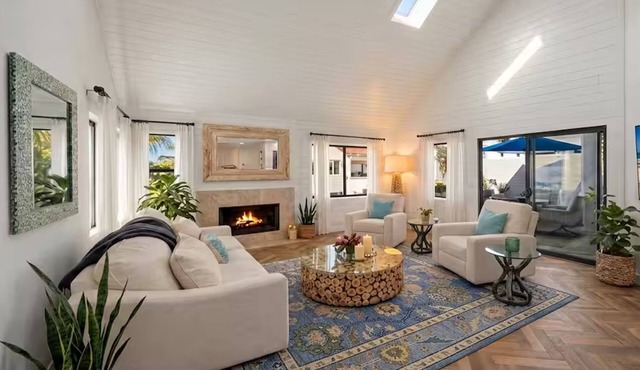 Marina District Luxury Jewel - Pool, Hot Tub & Walk to Seaport