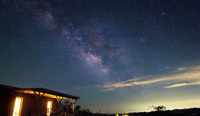 Martian Rose - Out Of This World Stargazing Cabin 2 Bedroom Home by RedAwning
