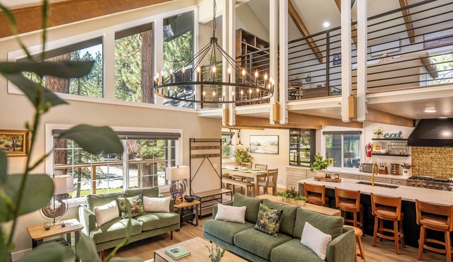 Maverick's Peak, Game Room, Spa, 5 Bed 5 Bath Pet Friendly!