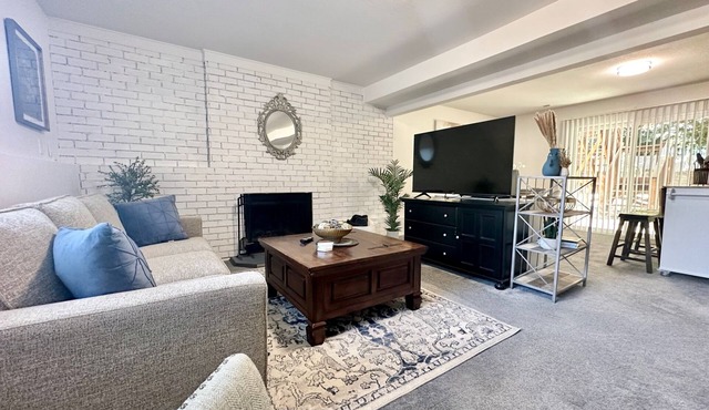 Midcentury 3BR Home, Minutes to Washington Square!