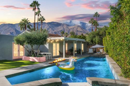 'Miles Away' A Desert Oasis - Palm Springs Style!