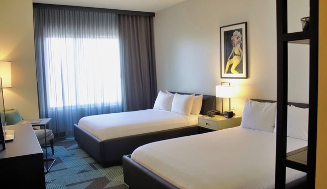 Minutes to Bellagio! 4 Relaxing Units w/Parking! Near Bellagio Fountains!