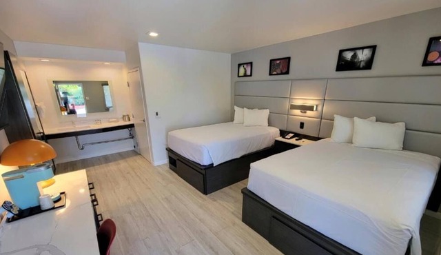 Minutes to Pruneridge Golf Club! 3 Units, Comes with FREE Parking!