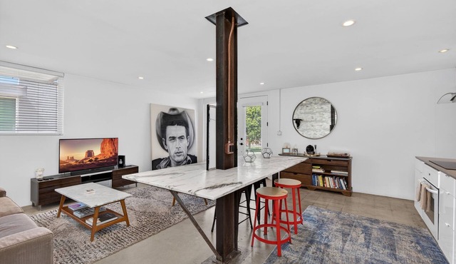 Modern 2BR Retreat, Sleeps 4,Near Arcadia&Biltmore