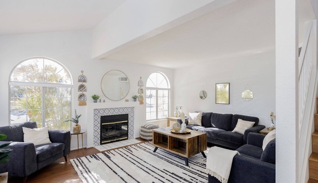 Modern 3 Bedroom Townhome by the Strip Sleeps 8