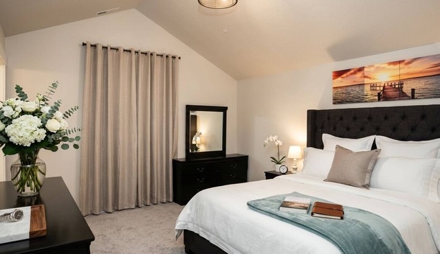 Modern 3Bedroom-King's Private Master Room with Stylish Private Bathroom