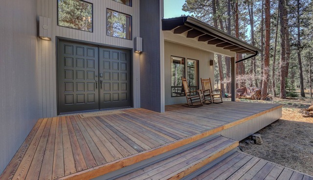 Modern Black Butte Ranch Getaway - 3BR w/Game Room and Hot Tub