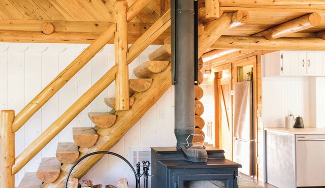 Modern-Cozy LOG CABIN near La Pine state park