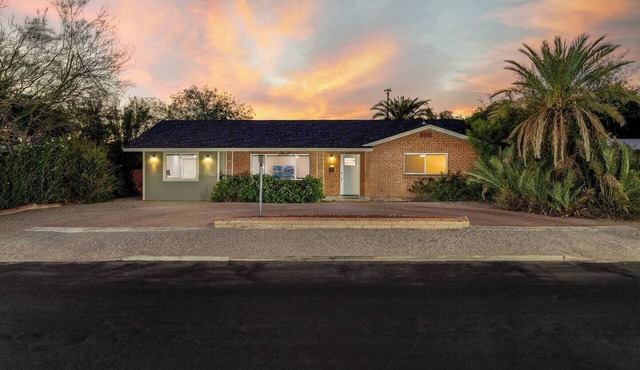 Modern Desert Gem with Mountain Views, Private and Spacious Backyard