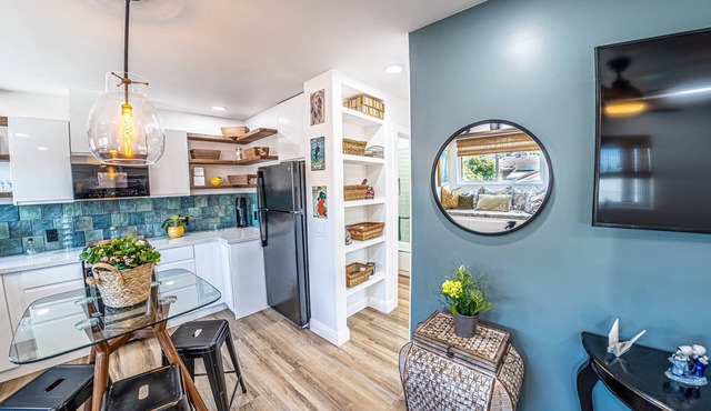 Modern Glam-Amazing Indoor/Outdoor Yard-High End, New -EV Charger-Riviera Bay