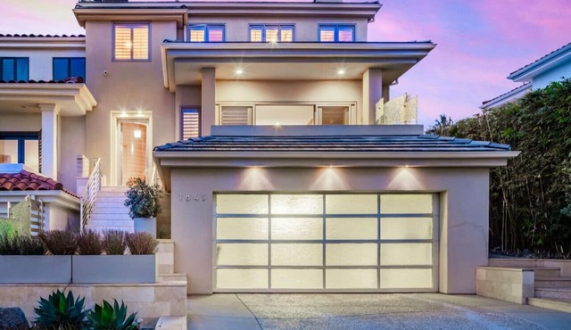 Modern Luxury-by-the-Beach