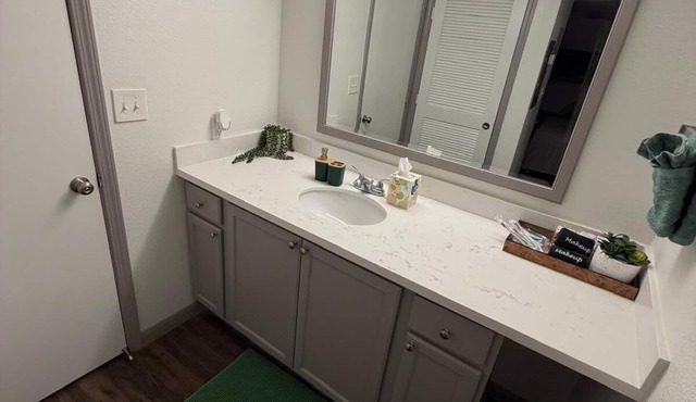 Modern Studio Apartment Pool & Gym Access Ideal for Relaxing Stays in Houston in Houston