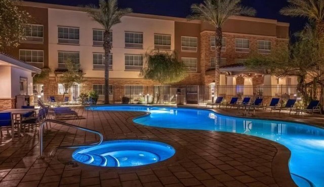 Modern Studio in Phoenix | Hot Tub + Outdoor Pool + 24 Hour Business Center