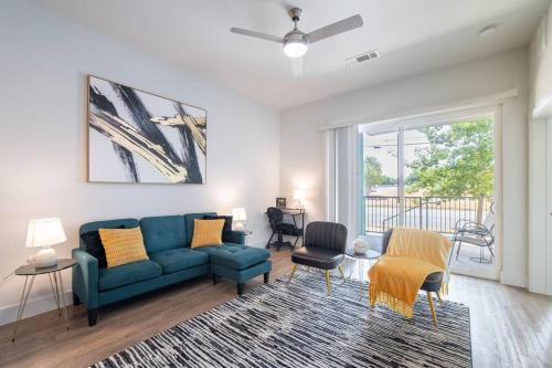 Modern Vibrant Getaway Apartment in Pflugerville