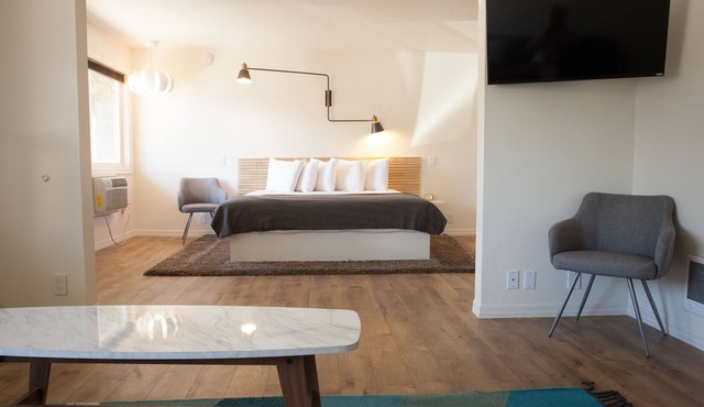 Monarch Motel