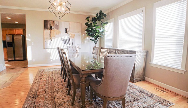 MONTHLY RATE+Spacious Sugarhouse 5bd 3bth Home+Fully Fenced Yard+Pets+Hot Tub!