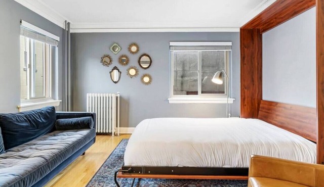 Monthly Rental - Central Downtown Studio w/Vintage Charm near Train
