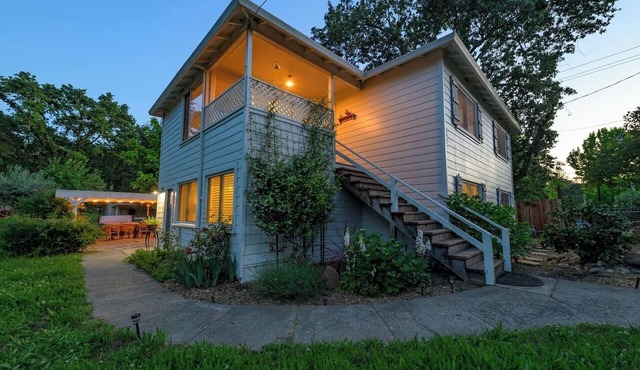 Moonlit Manor-walk to Steelhead Beach + the market