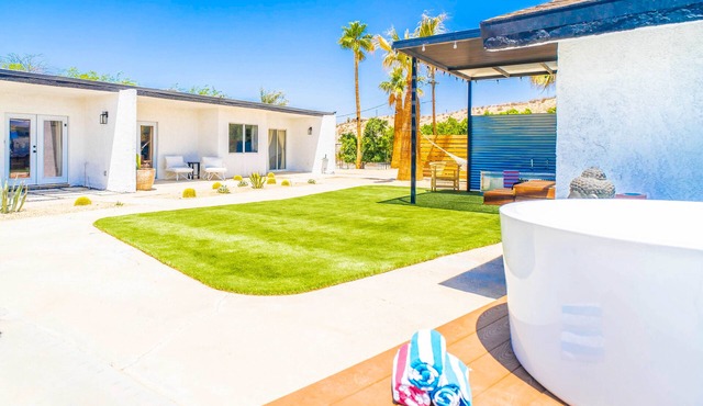 Moonlite Nights Desert Stay w Soaking Tub