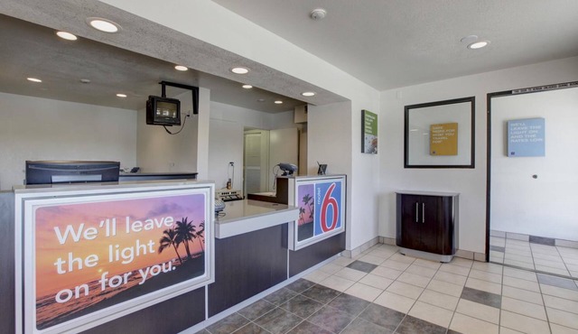 Motel 6 Corona, CA