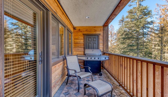 Mountain condo with gas fireplace, shared pool, hot tub, sauna & easy ski access