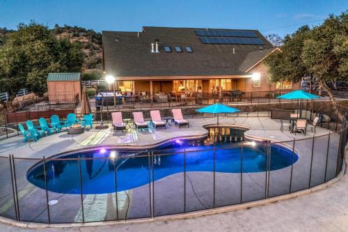 Mountain Elegance w/pool, spa, projector