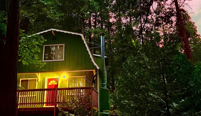 Mountain Getaway Close to Trails, Lake, River Adventures and snow play.