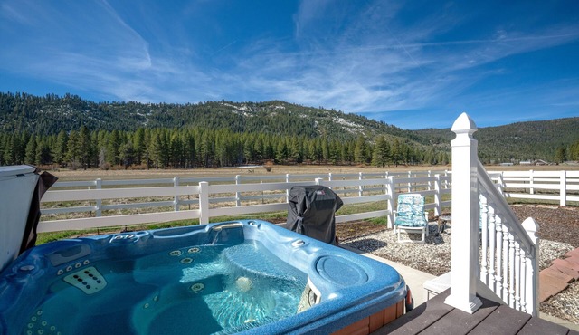 Mountain View Escape | Hot Tub, Fire Pit & Games