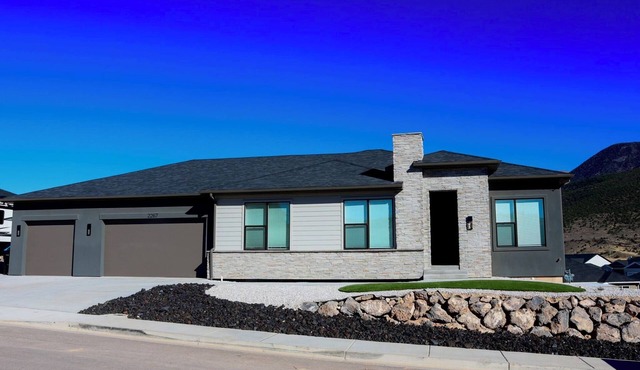 MOUNTAIN VIEW RETREAT New Property, movie theater, mountain views, 7 bedrooms