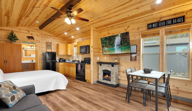 Mt Lemmon Hotel Cabin 13