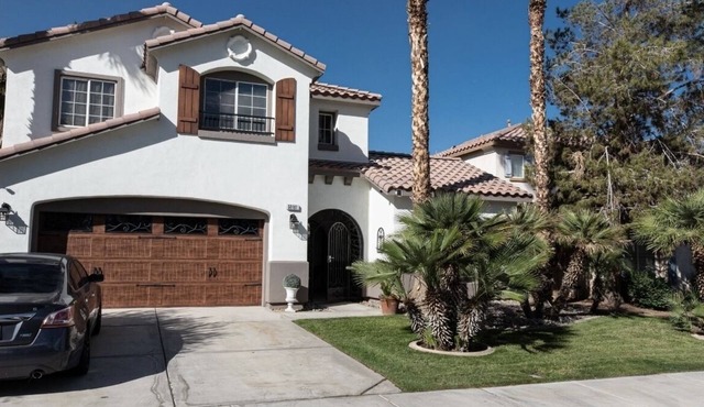 Muñoz Residence, Just 2 minutes away from Coachella fest - Family sized house