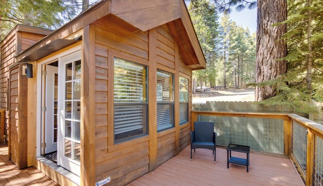 Near Lake Almanor & Golf: Cozy Cabin!