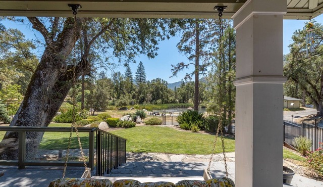 Near Yosemite - Riverbend Retreat - Hot Tub + Pool + Bar + Pond