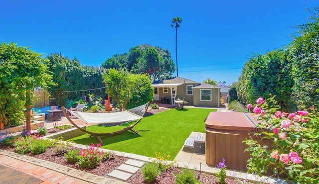 New Bathroom! 2bd-shared yard w/spa, firepit, pets