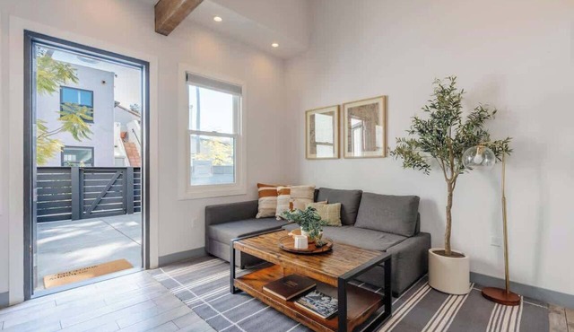 New City Chic Retreat | Mins to Beach & Downtown!