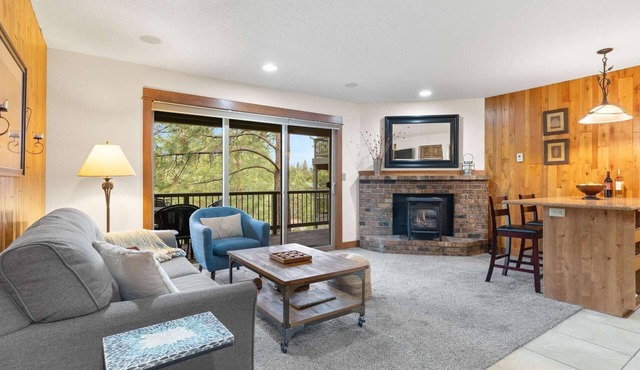 New! Cozy Condo | Hot Tub - Pool | Steps to River Trail