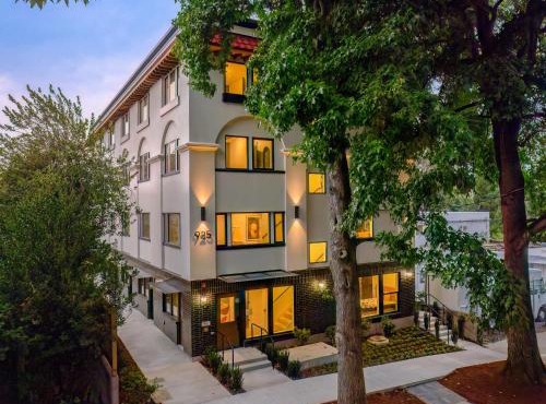 New Kerns Studio Prime Spot Walkable Area