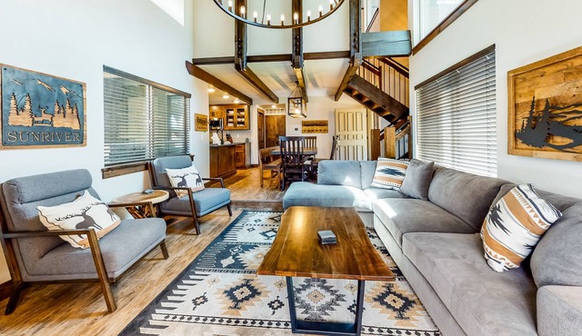 New listing! Updated lodge w/ lovely interior within walking distance of Village
