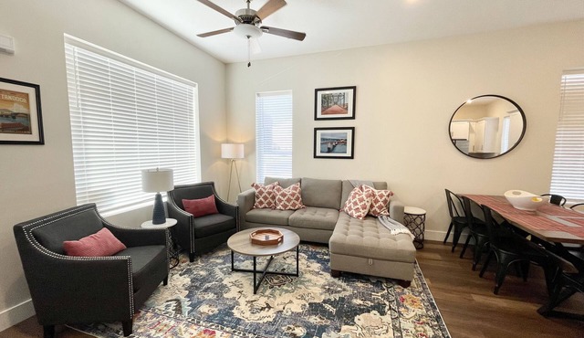 New - Lookout Views 2 Br/2BA Sleeps 8 next to OddStory Brewery! Pet friendly!