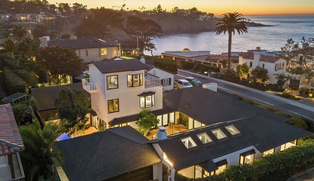 New Luxe Remodel,Walk to Beach, Ocean Views, Spa