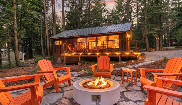 NEW! Rainbow Rd. Stylish Cabin w/Putting Green