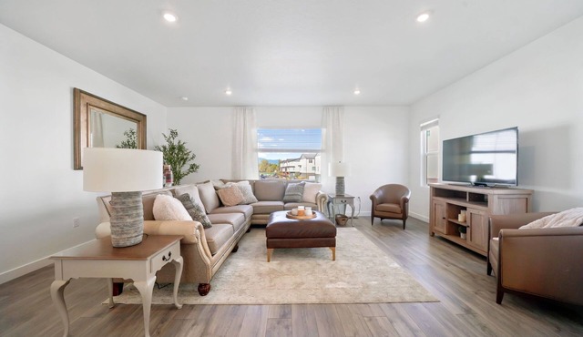 New townhome, quick freeway & public trans. access, seasonal pool & pickleball.