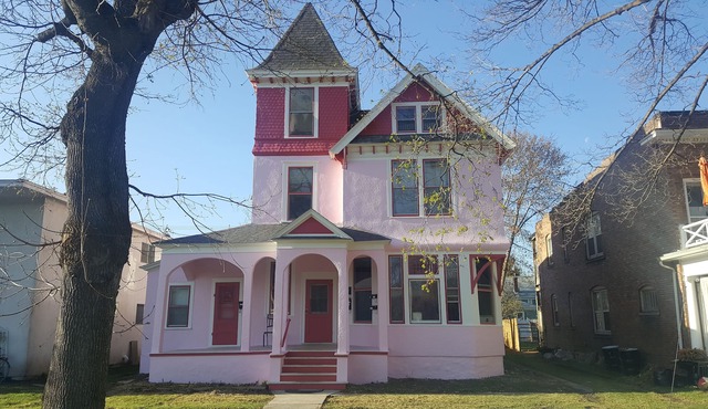 Newly Remodeled Queen Anne Apartment
